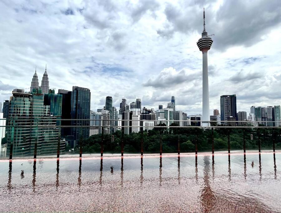 #23 Kl Towel View Twin Bed Suites @ Infinity Pool Kuala Lumpur Buitenkant foto